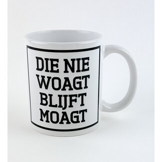 Urban Merch Becher Die Nie Woagt Blijft Moagt