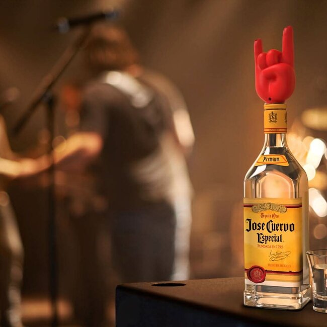 Winkee - Bouchon et Verseur de Bouteille Rock Hand