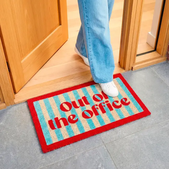 Fisura - Doormat Out Of The Office