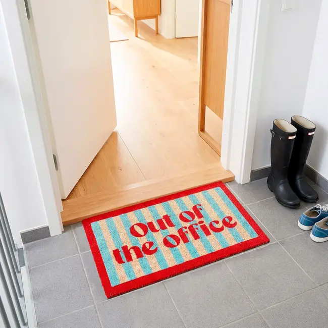 Fisura - Doormat Out Of The Office