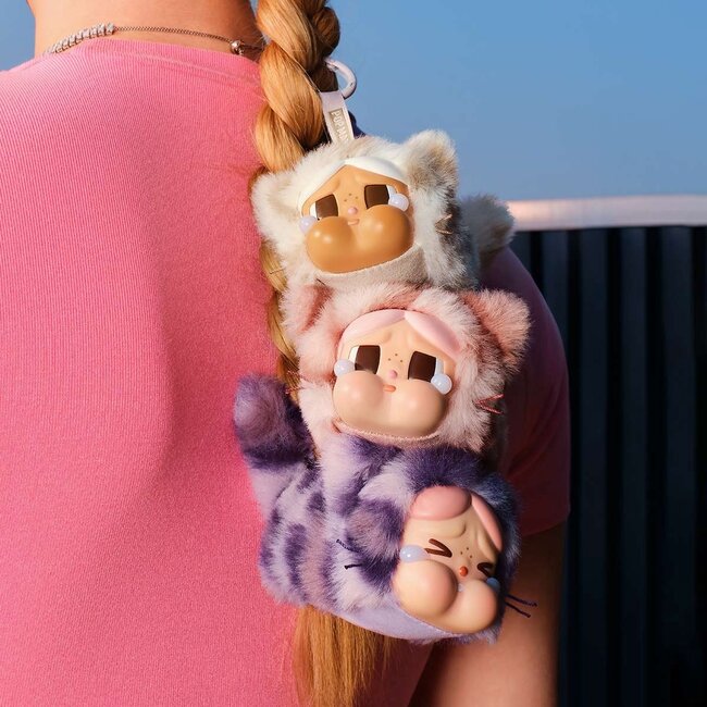 Pop Mart - CRYBABY Série Wild but Cutie Bag Charm - Pendentif Peluche
