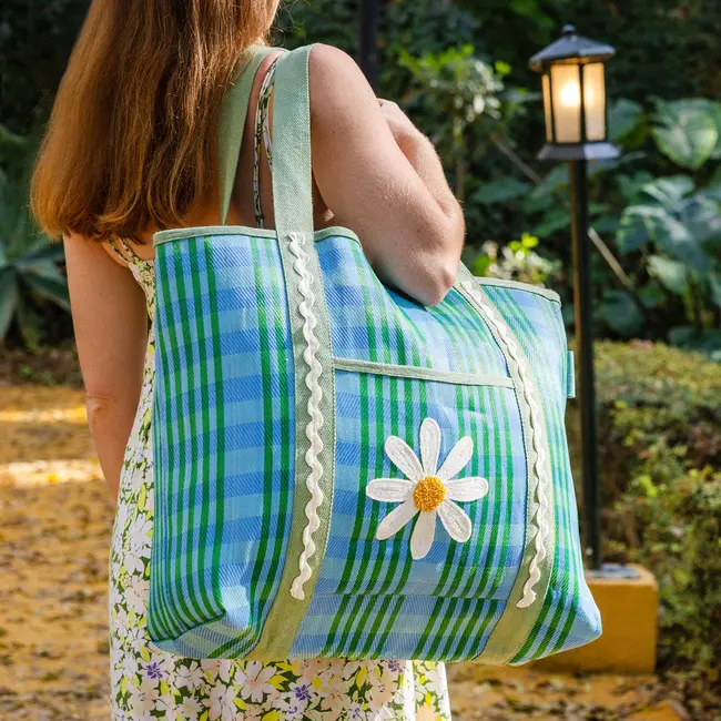 Talking Tables - Tote Bag Daisy - recycled material - wide base