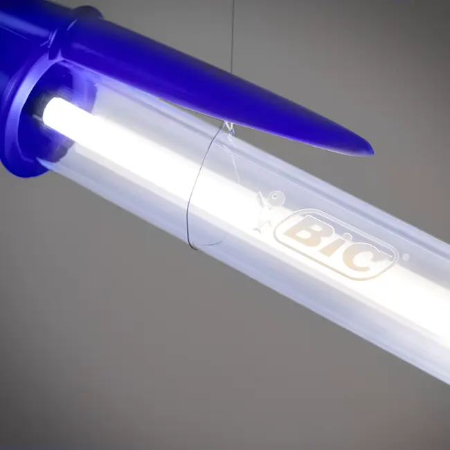 Seletti - Lampe BIC - bleue - peut être posée ou suspendue