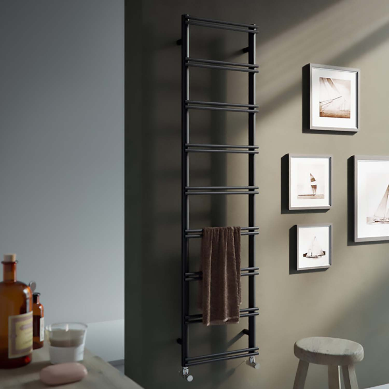 Designradiator Instamat Emma 160 159,2x40 cm Incl. Wandconsole Kleur Naar Keuze Instamat