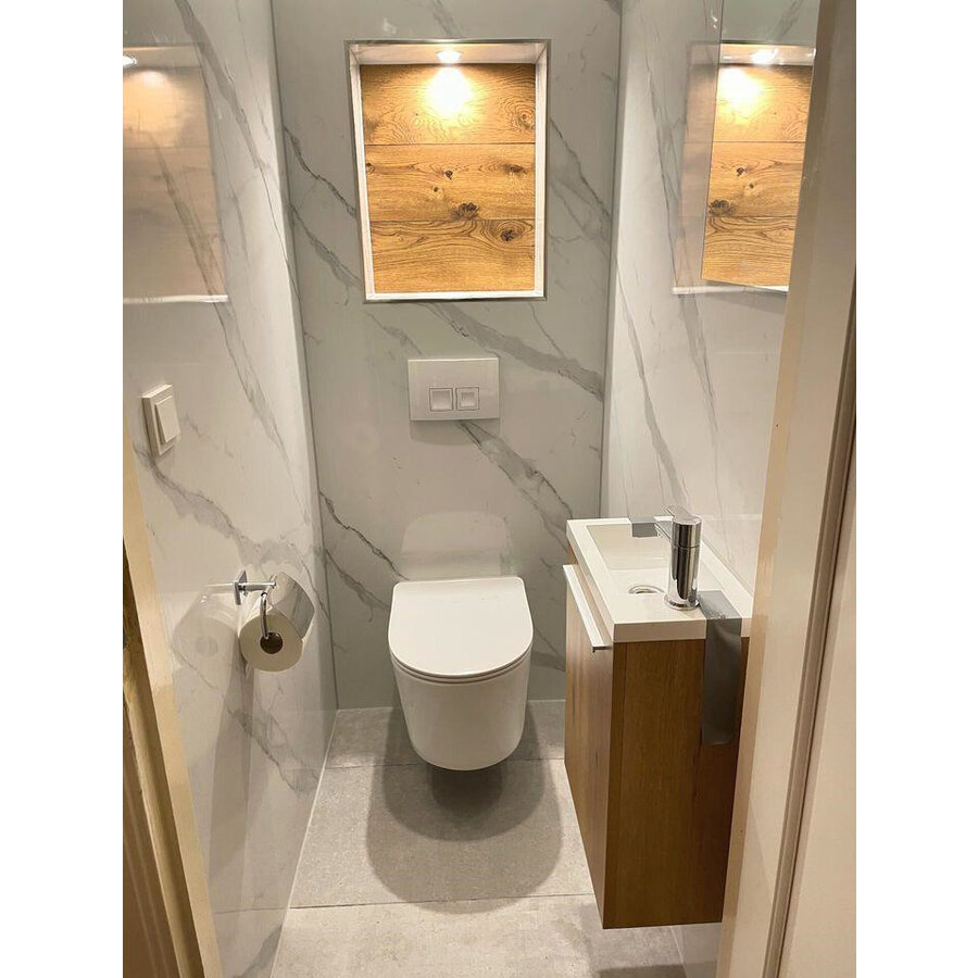 Wandpaneel Isodeco Calacatta Statuario 122x260 cm Waterbestendig Hoogglans Wit (Prijs per Plaat)