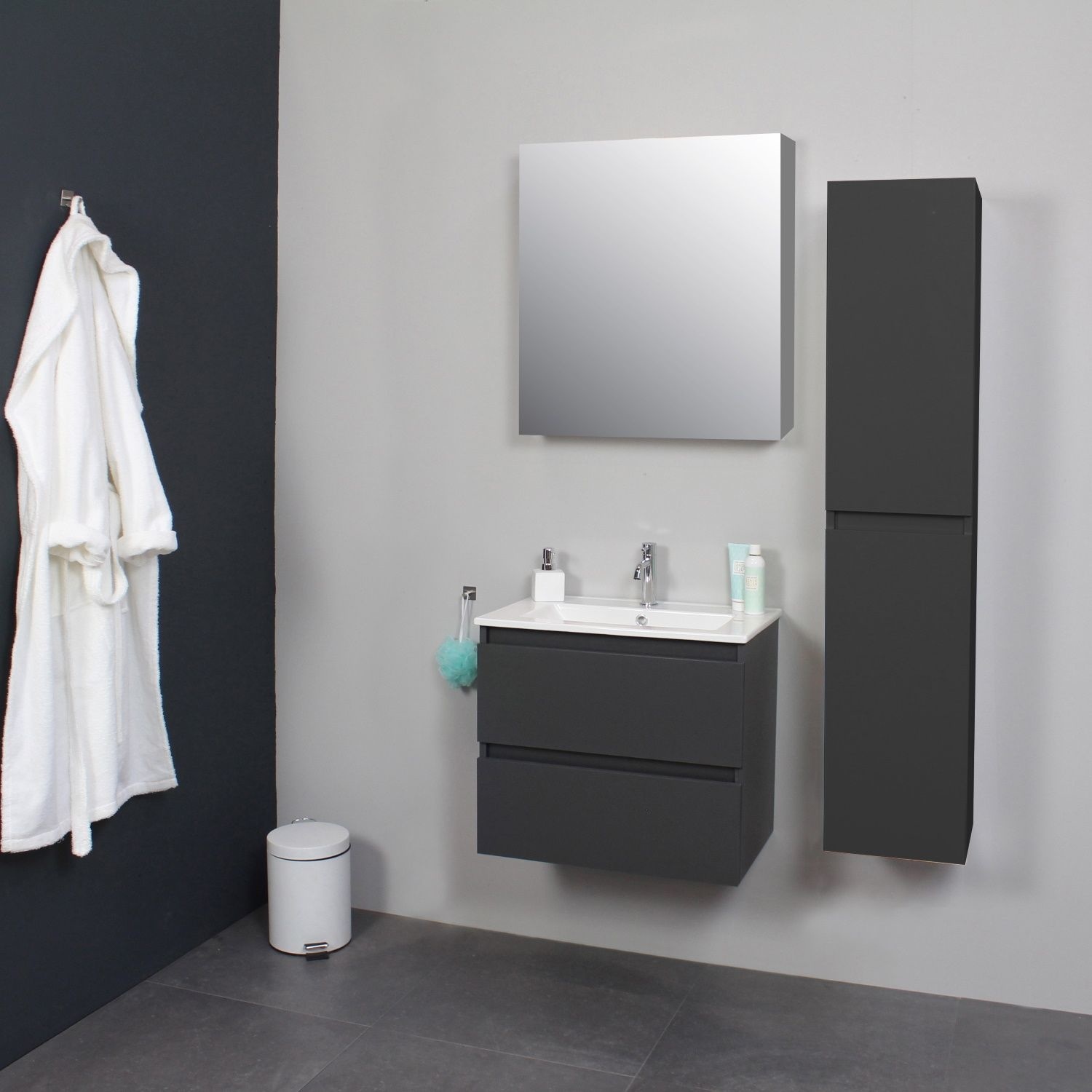 Badkamermeubel BWS Pepper Wastafel Porselein Incl Spiegelkast Met Kraangat 60x55x46 cm Antraciet Boss & Wessing