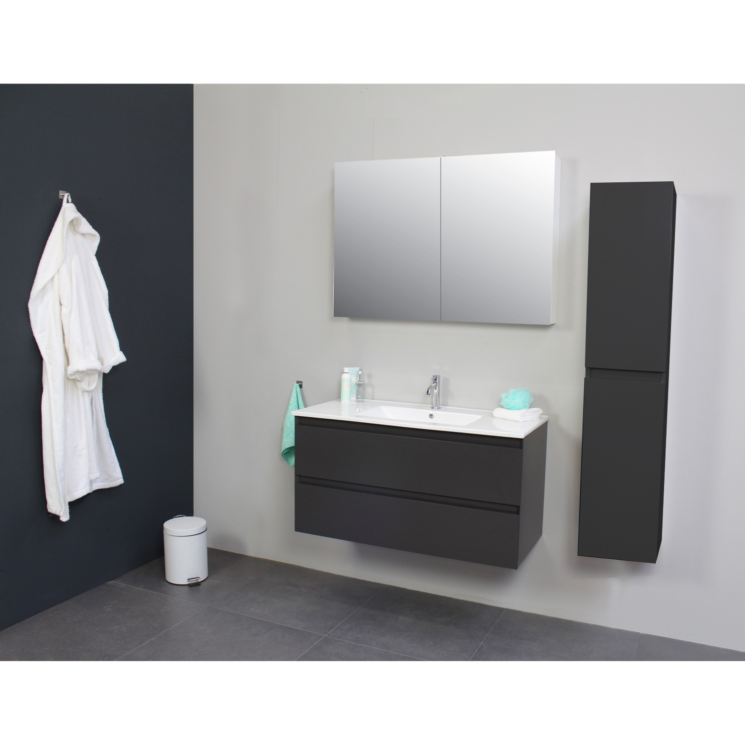 Badkamermeubel BWS Pepper Wastafel Porselein Incl Spiegelkast 2 Deurs Met 1 Kraangat 100x55x46 cm Antraciet Boss & Wessing