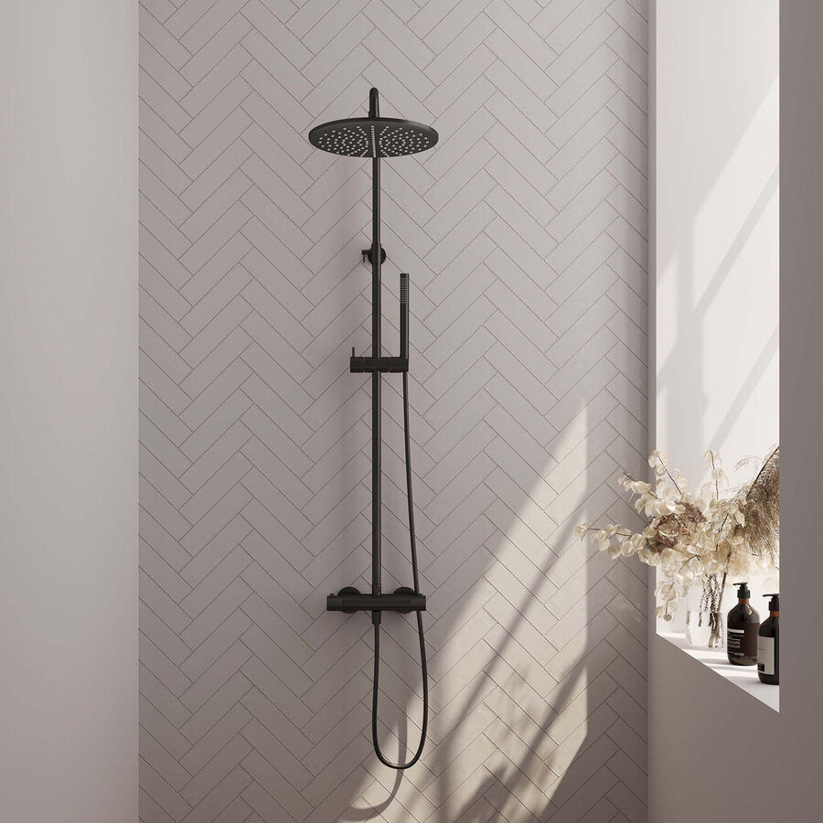 Regendoucheset Opbouw Brauer Black Carving 30 cm Thermostatisch met Staaf Handdouche Geborsteld Mat Zwart