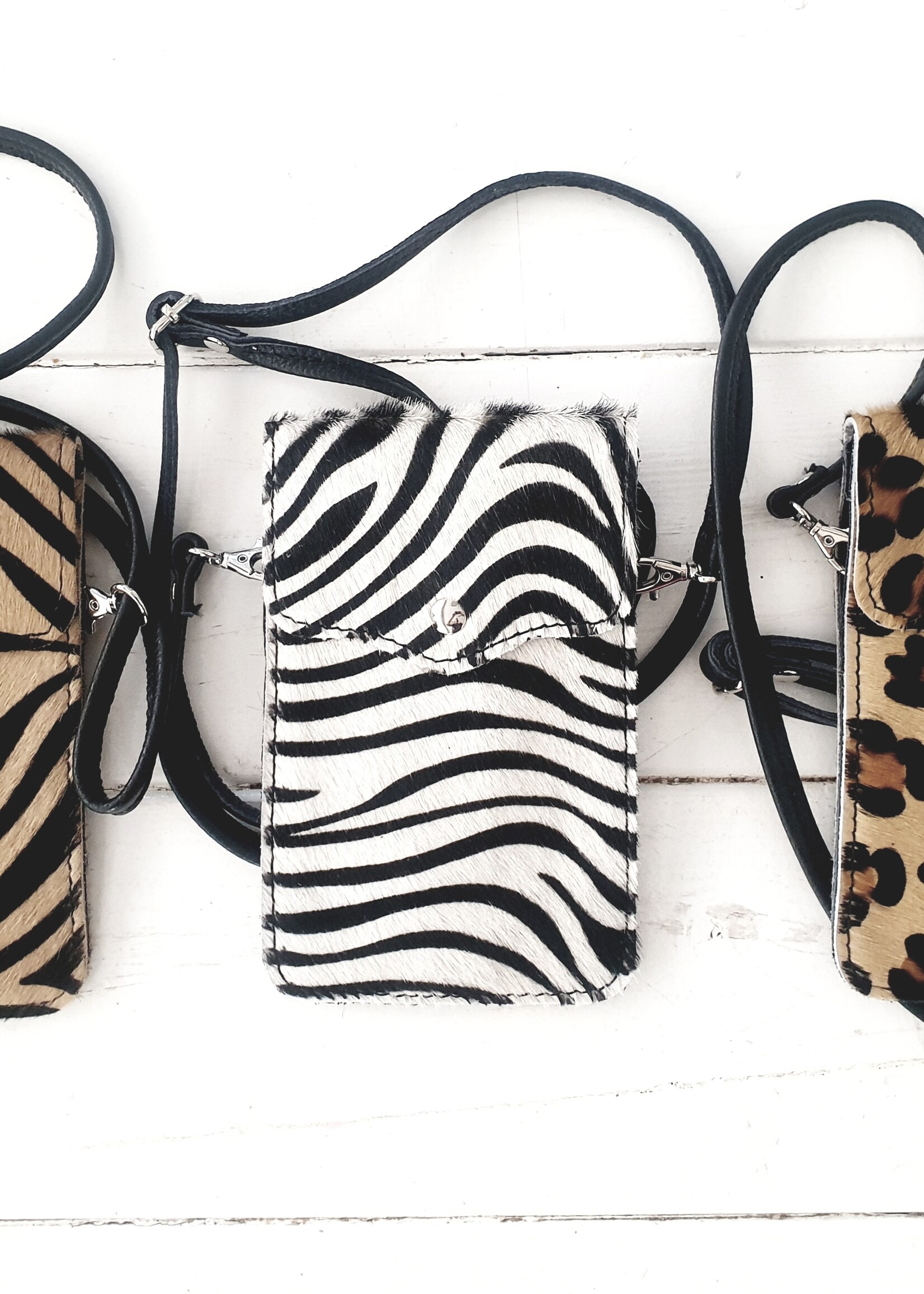 Leren telefoontasje met dierenprint. Panterprint & zebra