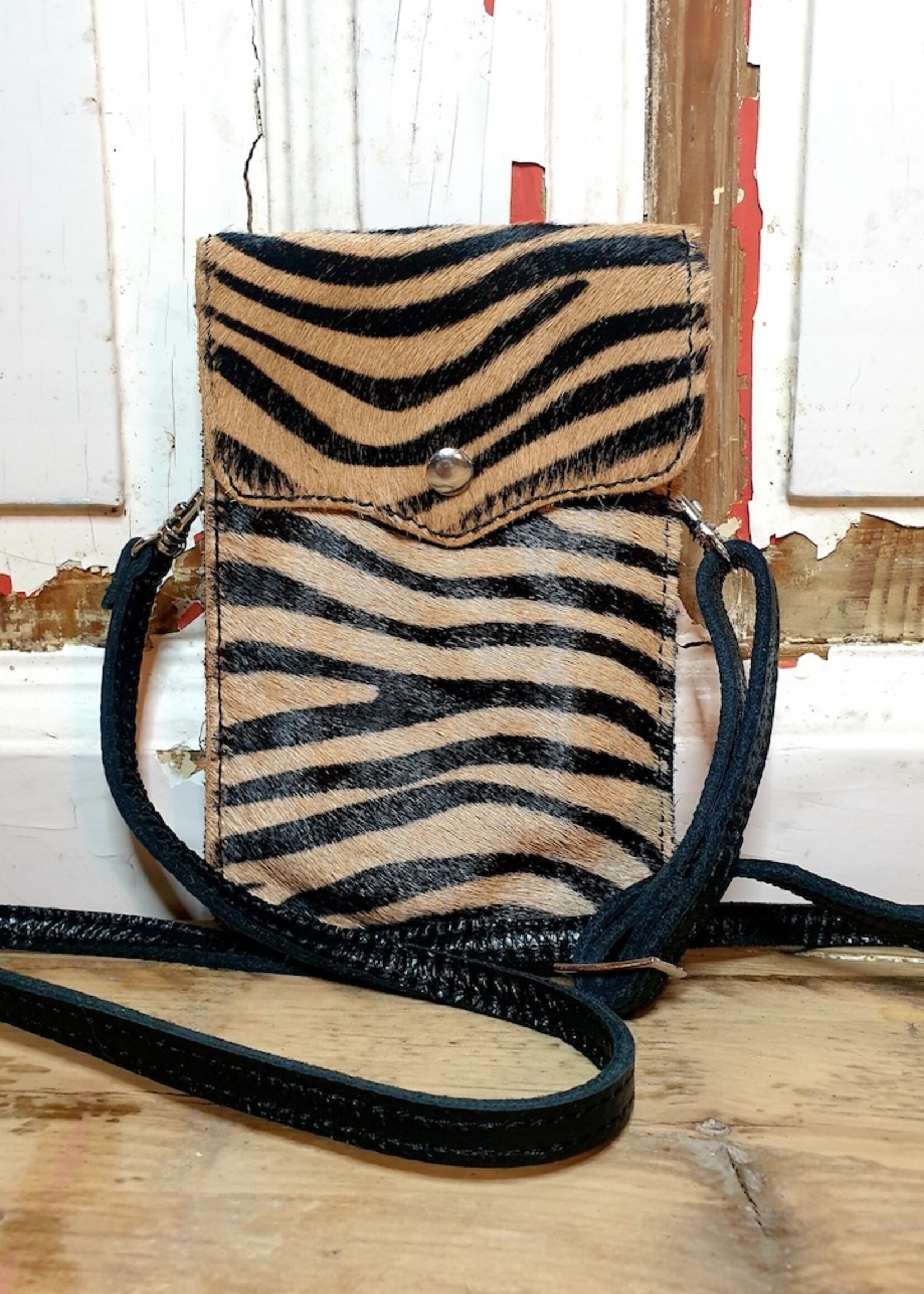 Leren telefoontasje met dierenprint. Panterprint & zebra