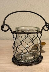 Glas im Drahtkorb