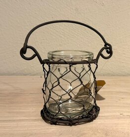 Glas im Drahtkorb