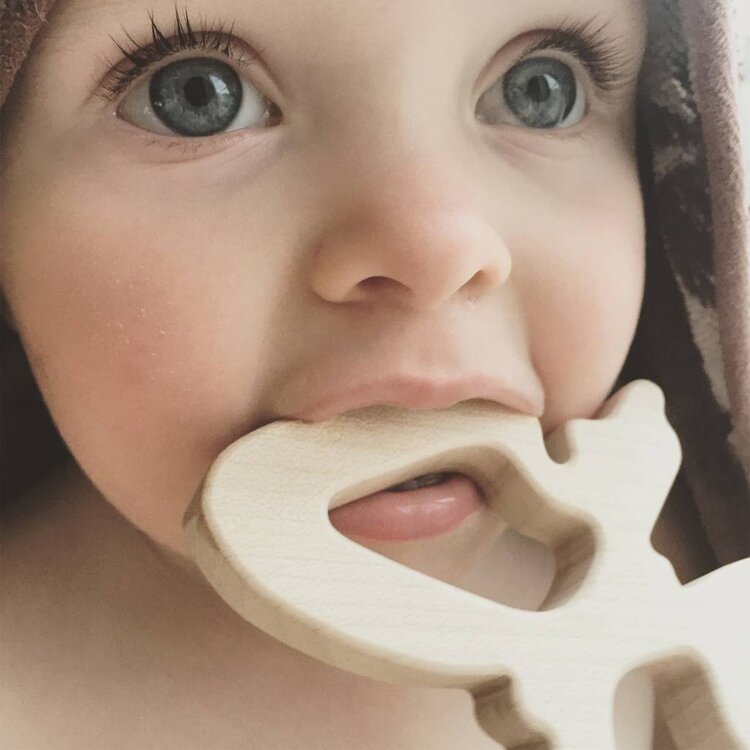 Loullou wooden teether butterfly