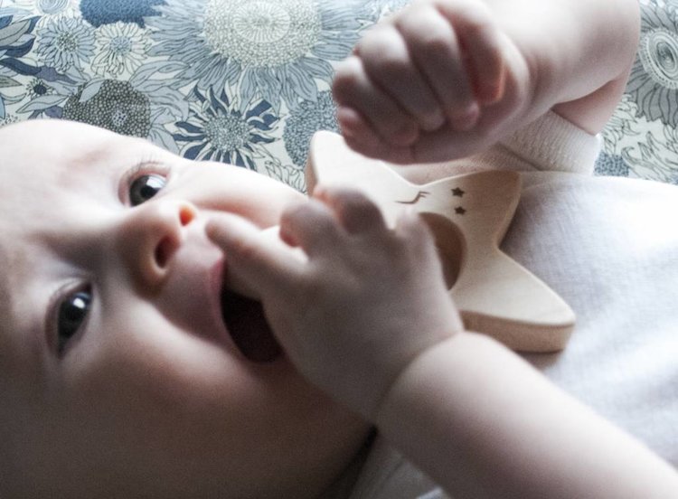 Loullou wooden teether star
