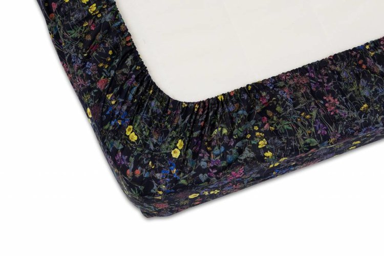 Super Carla hoeslaken baby wild flowers 60x120 black