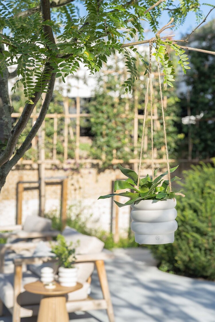 Zusss Zusss | Keramieken plantenhanger ribbels wit