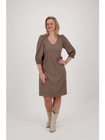 Zusss Zusss | Jurk met pofmouwen leem