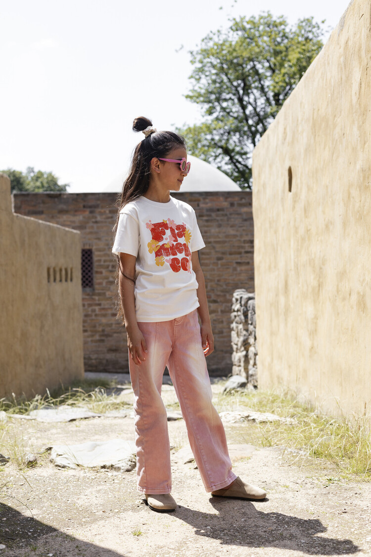 Ammehoela Ammehoela Shirt Zoe - wit met vrolijke bloemen opdruk, 95% organic cotton voor meiden