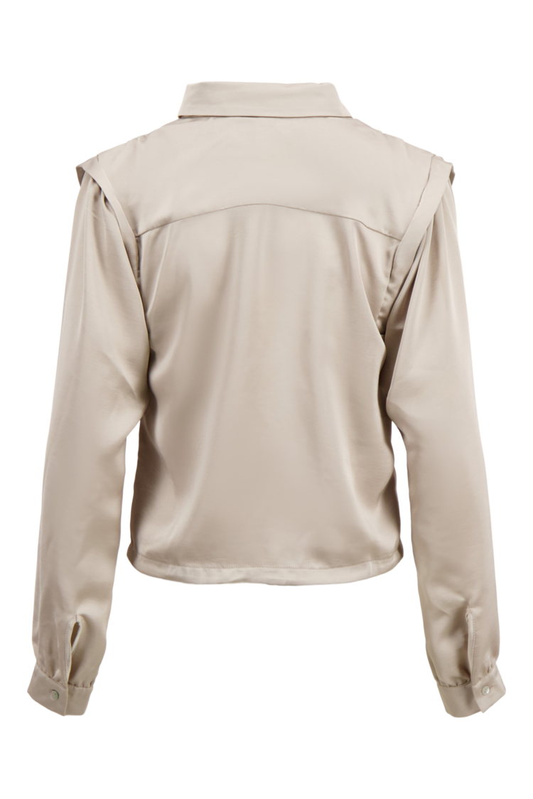 Zusss Zusss | Satijnen blouse met schouderdetail beige