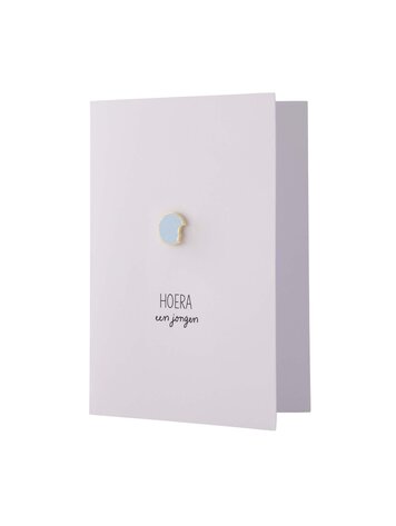 Zusss Zusss | Wenskaart hoera een jongen broche blauw/wit