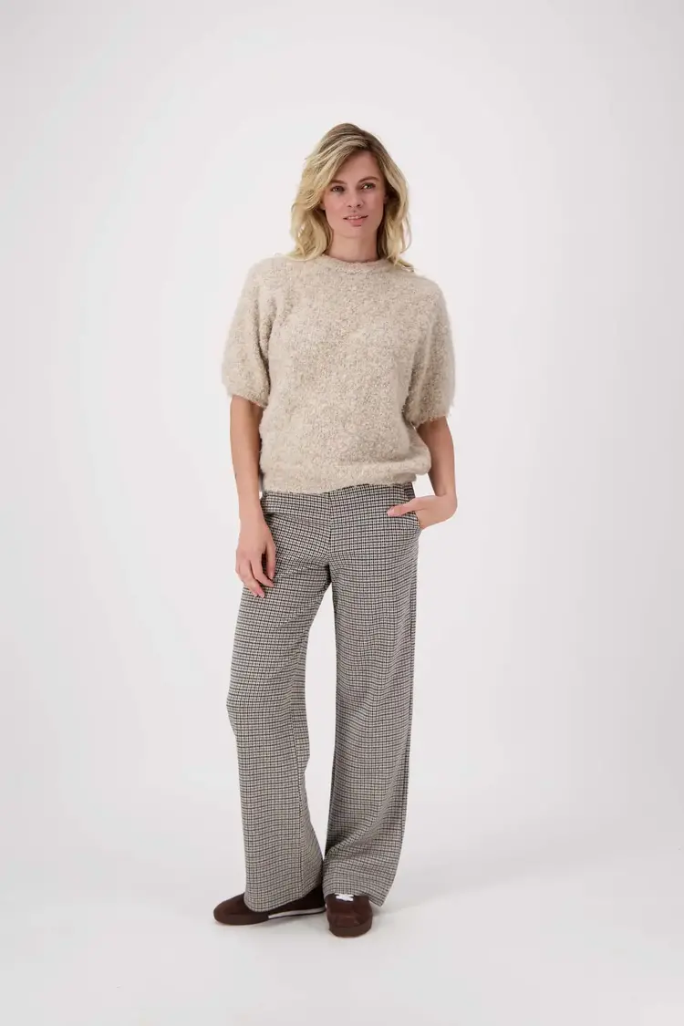 Zusss Zusss | Boucle trui met ronde hals beige