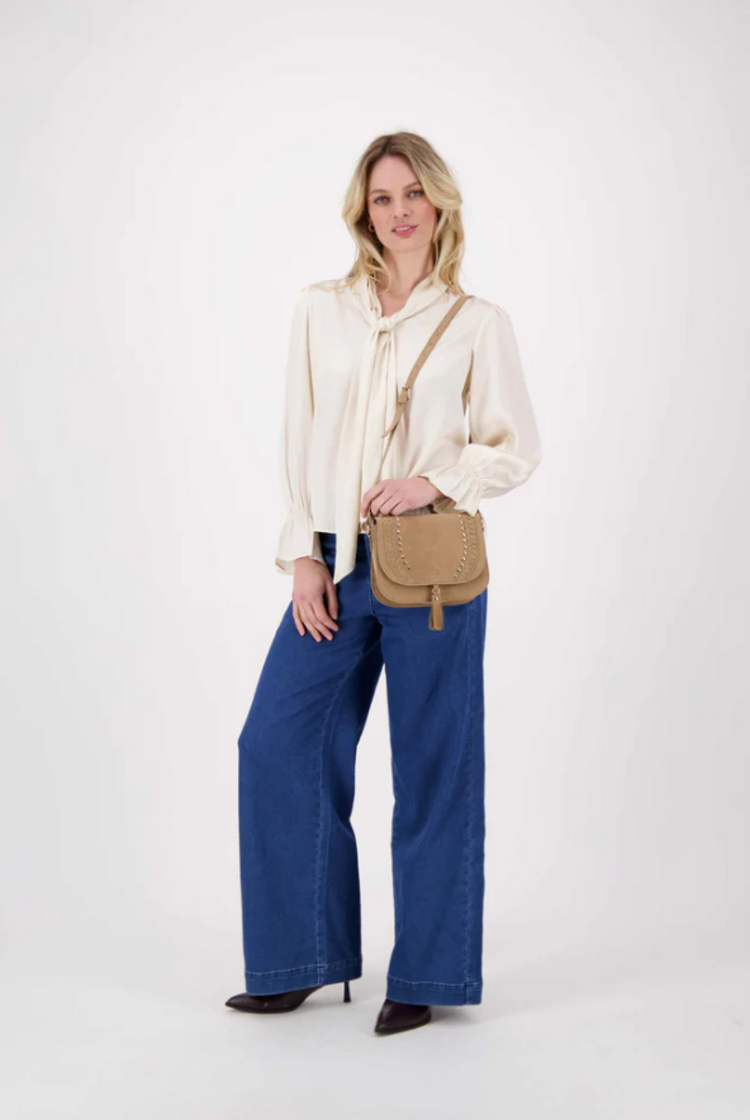 Zusss Zusss | Satijnen top met strik beige