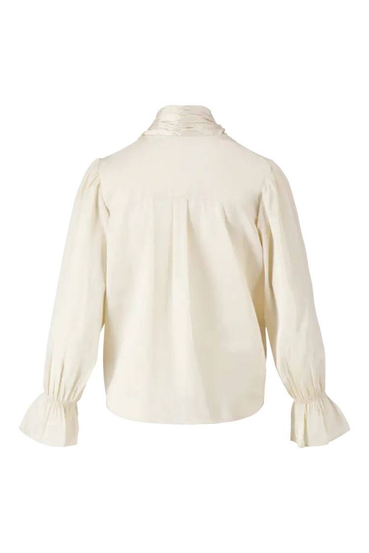 Zusss Zusss | Satijnen top met strik beige