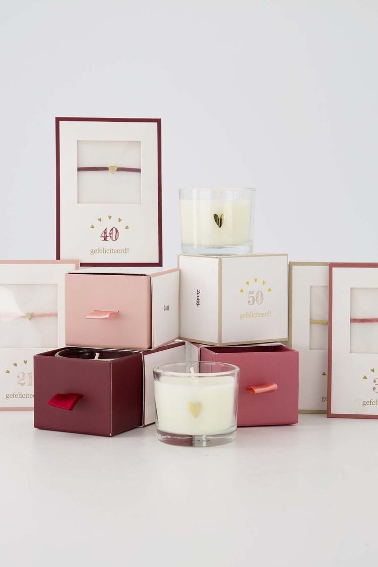 Zusss Zusss | Geurkaars glas in doosje 21 gefeliciteerd wit licht/roze wit / lichtroze