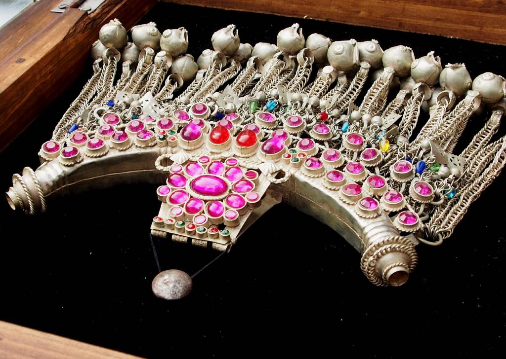 Wandvitrine Hängevitrine Afghanistan antike nomaden Schmuck Orient