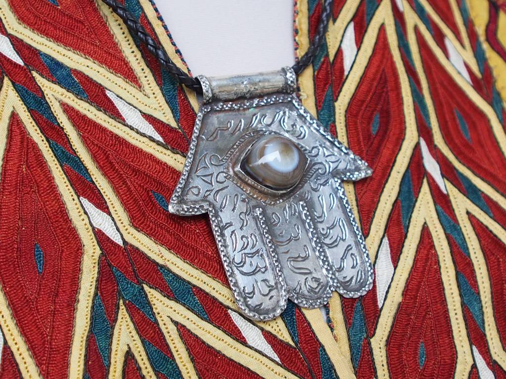 handmade vintage Islamic Silver Eye of Fatima hamsa The Hand of Fatima with arabic Calligraphy Pendant and agate stone from Afghanistan