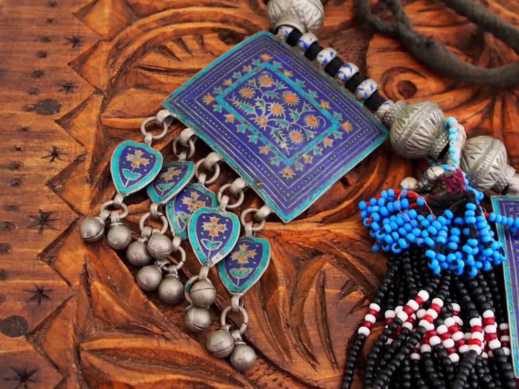 antique Multan enamelled necklace 18/4