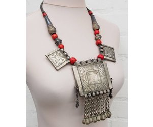 Antike Nomaden Silber Halsmomente Kette mit Amuletten Anhänger Quast  Nuristan Swat Valley Afghanistan pakistan No:18/1