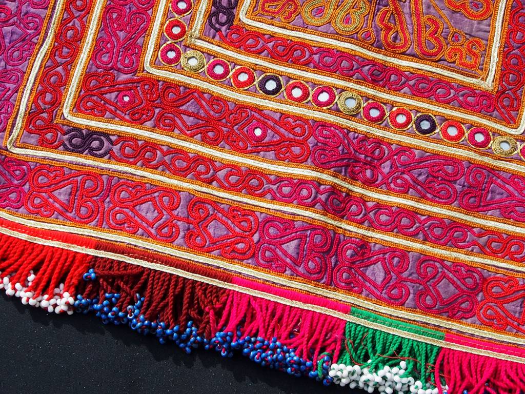 antique  Katawaz  silk embroidery  Tray cloth No:18/15