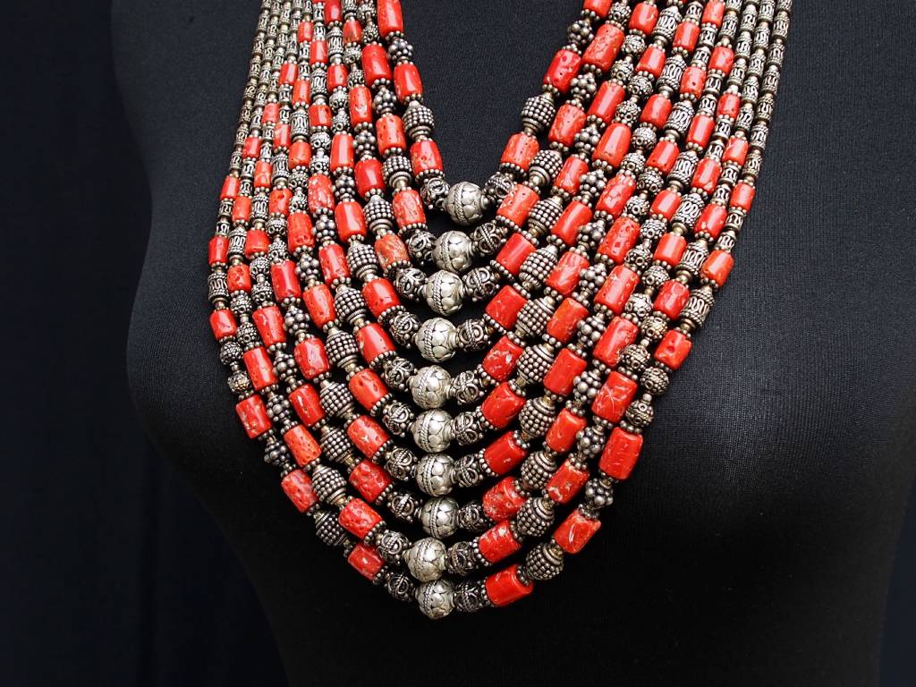 10-reihige Korallenkette mit Silberperllen aus Indien 10 rows coral necklace
