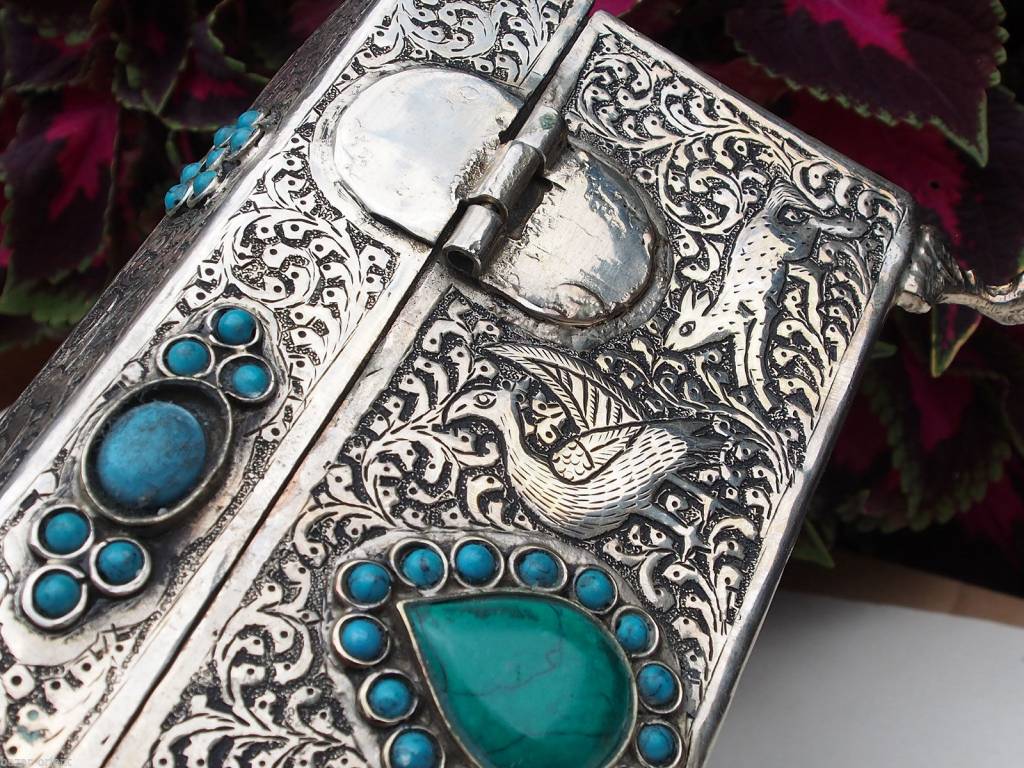 Extravagant oriental nickel silver box jewelry box casket decorated with turquoise and carnelian