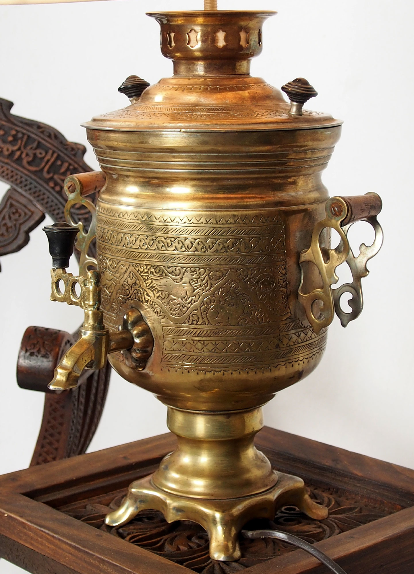 antik ungewöhnlich islamische handgraviert massiv messing samovar als Tischlampe aus Afghanistan