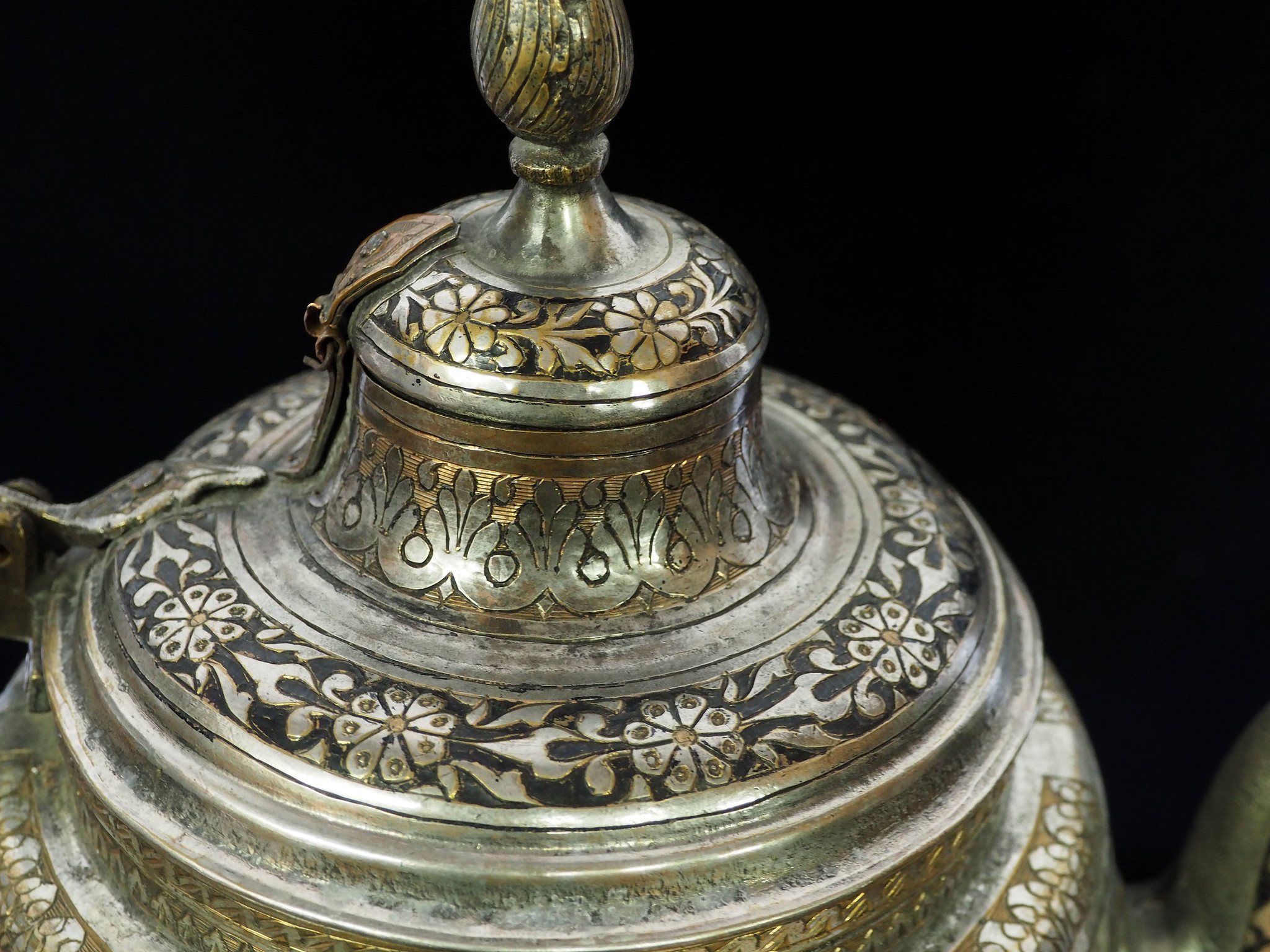 Antique Engraved Central Asian huge copper Teapot Ewer   islamic Tea Kettle Afghanistan No:19/2