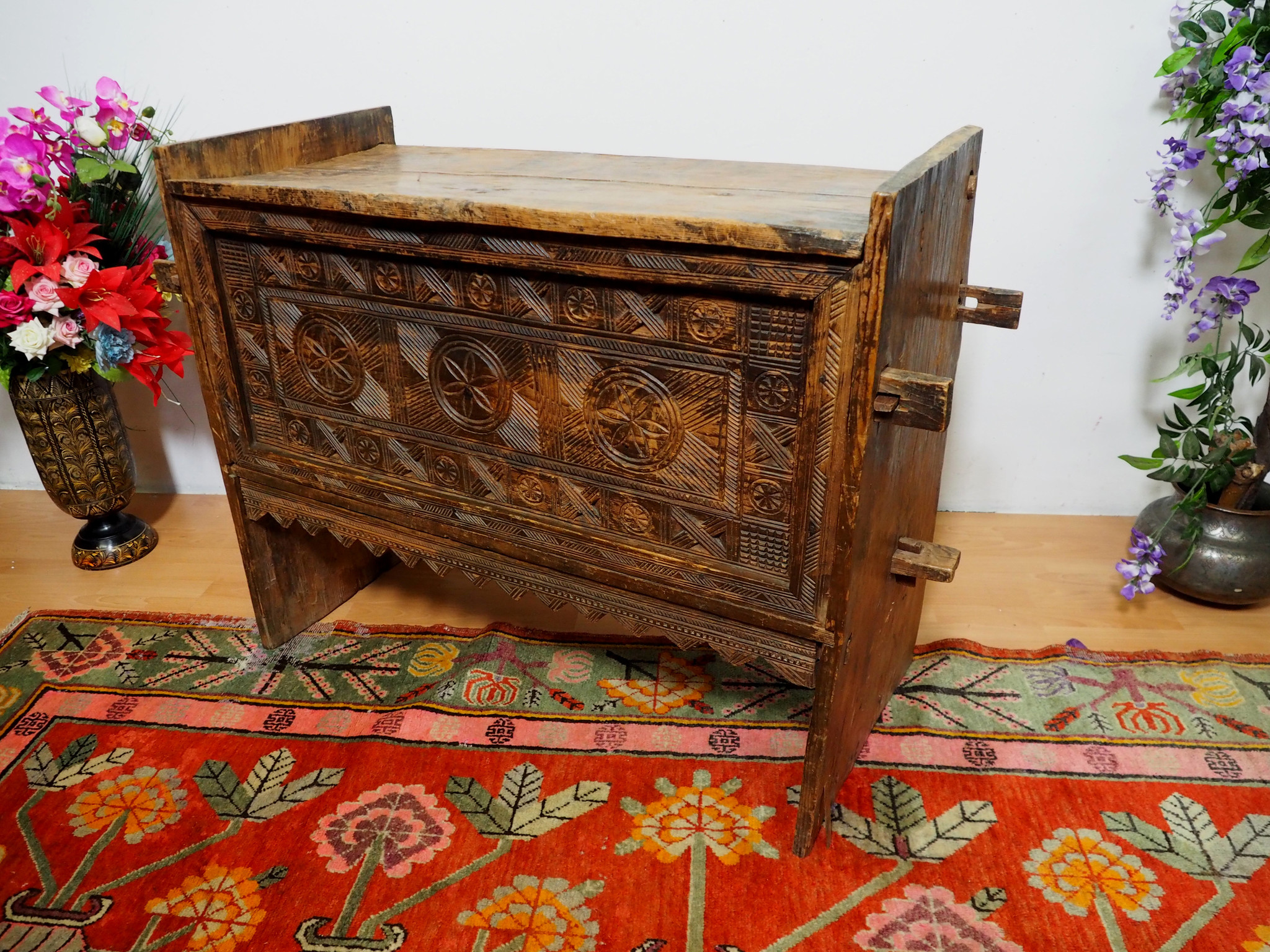 antique 19th century orient vintage cedar wood treasure Dowry Chest from Nuristan Afghanistan No:ULM1