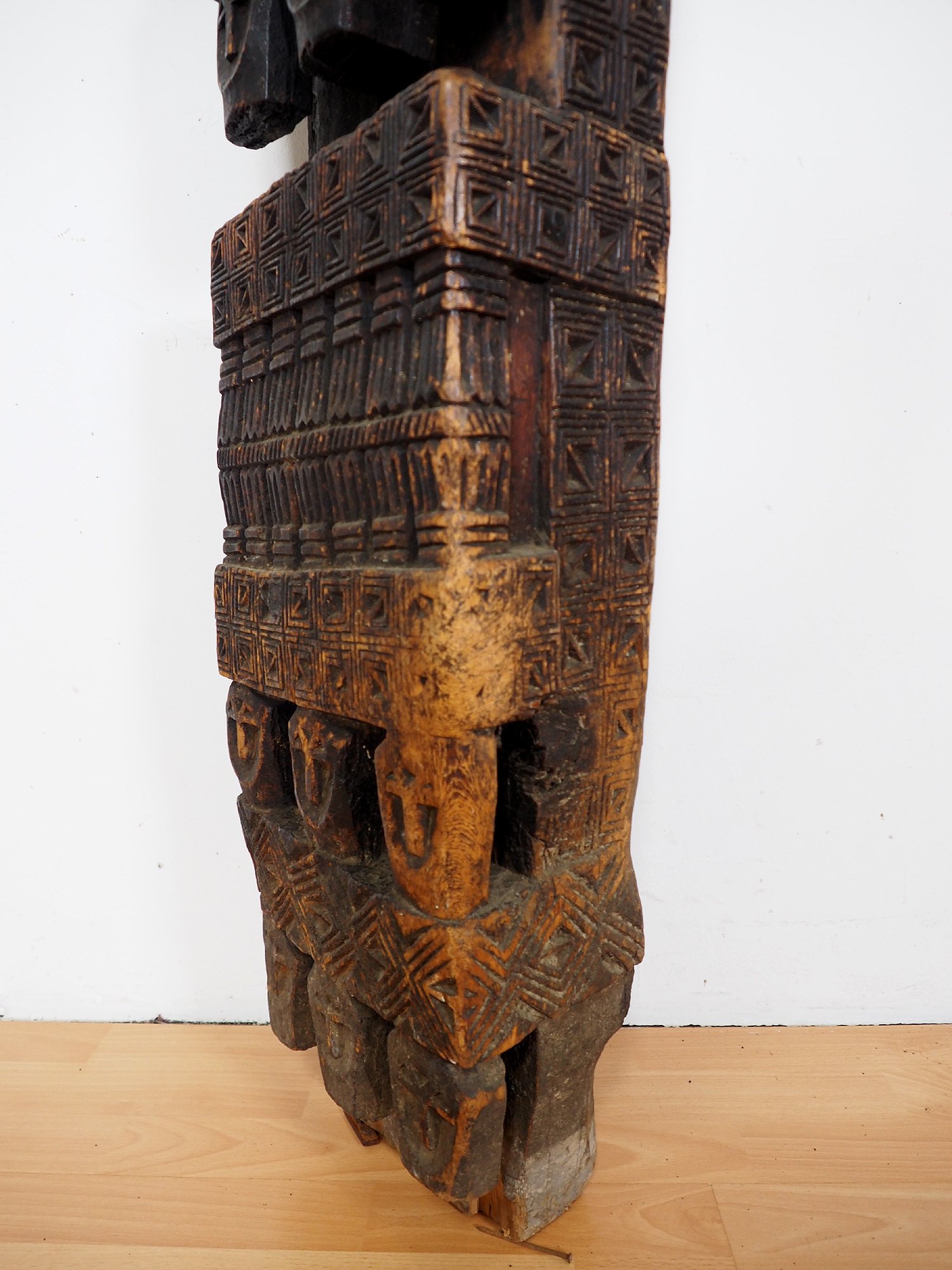 antique orient solid hand-carved wooden Pillar column from Nuristan Afghanistan  (ULM)