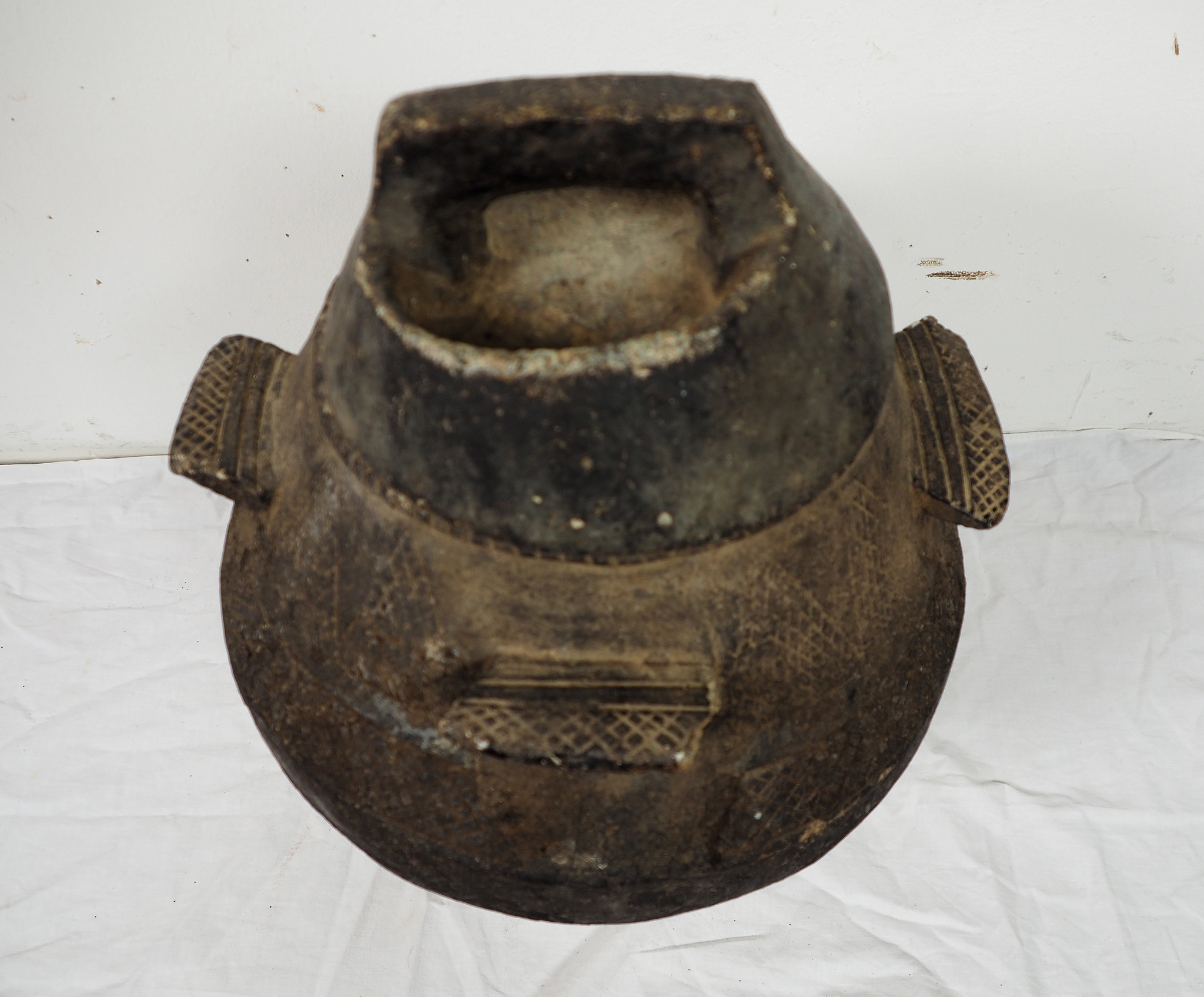 Antike Islamische Ein großer antiker schwerer Handgeschnitzter Steintopf aus Afghanistan, HH