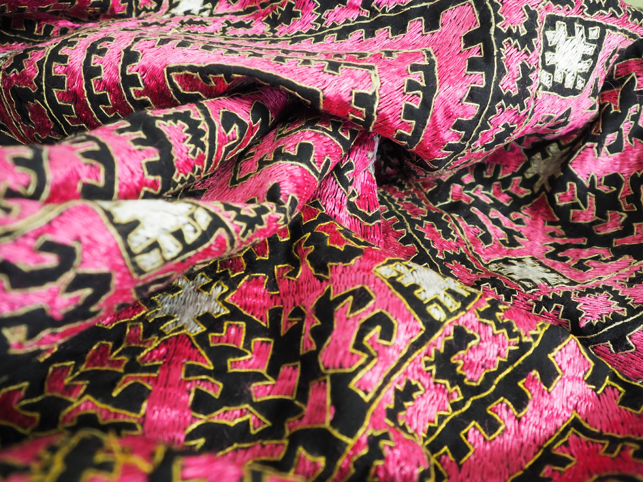 225x225 cm silk embroidered Bed coverlet bedspread sofa cover Swat Valley  pink