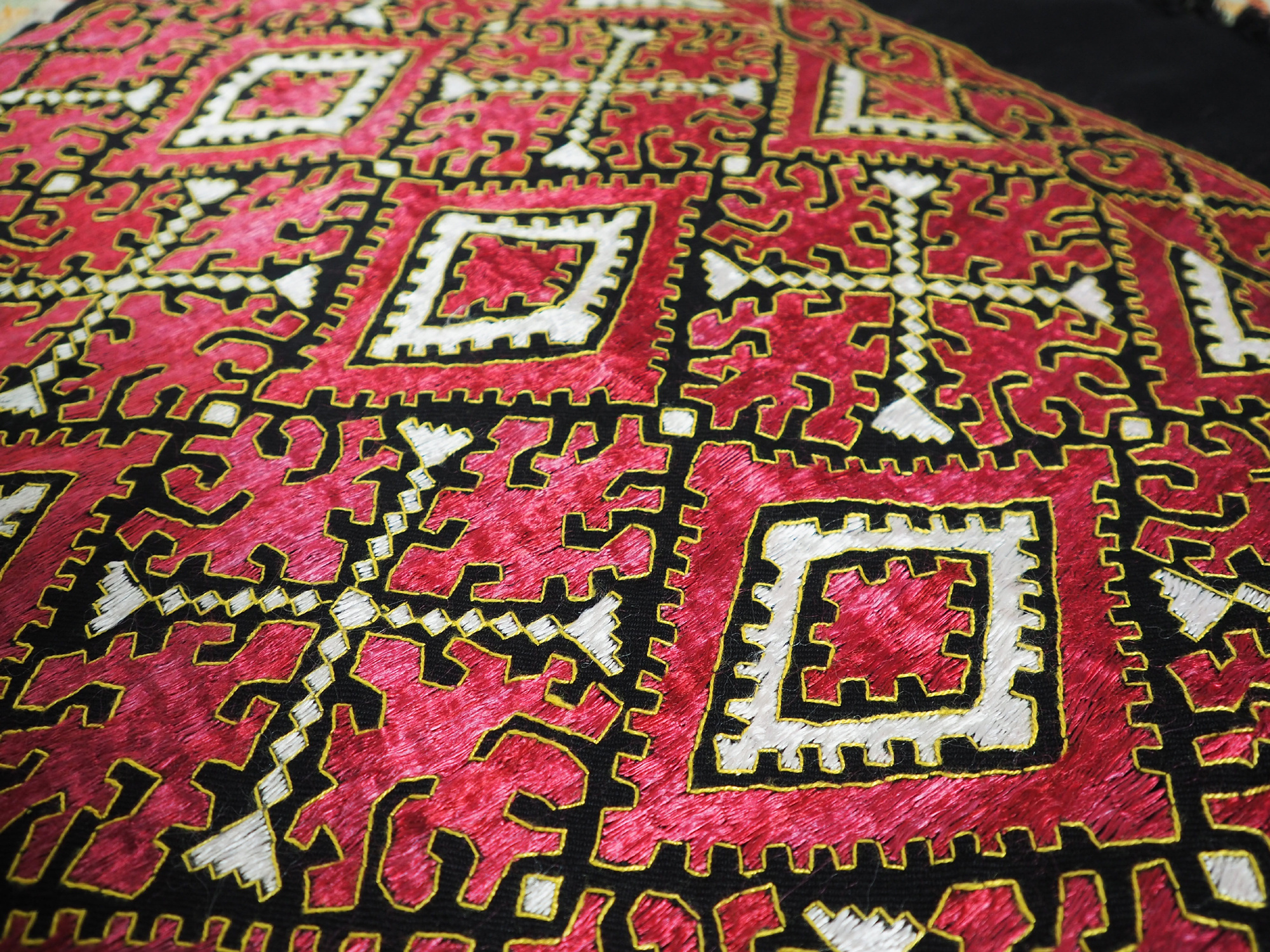 225x105 cm silk embroidered Pulkari  scarf, shawl, muffler Swat Valley 20/A