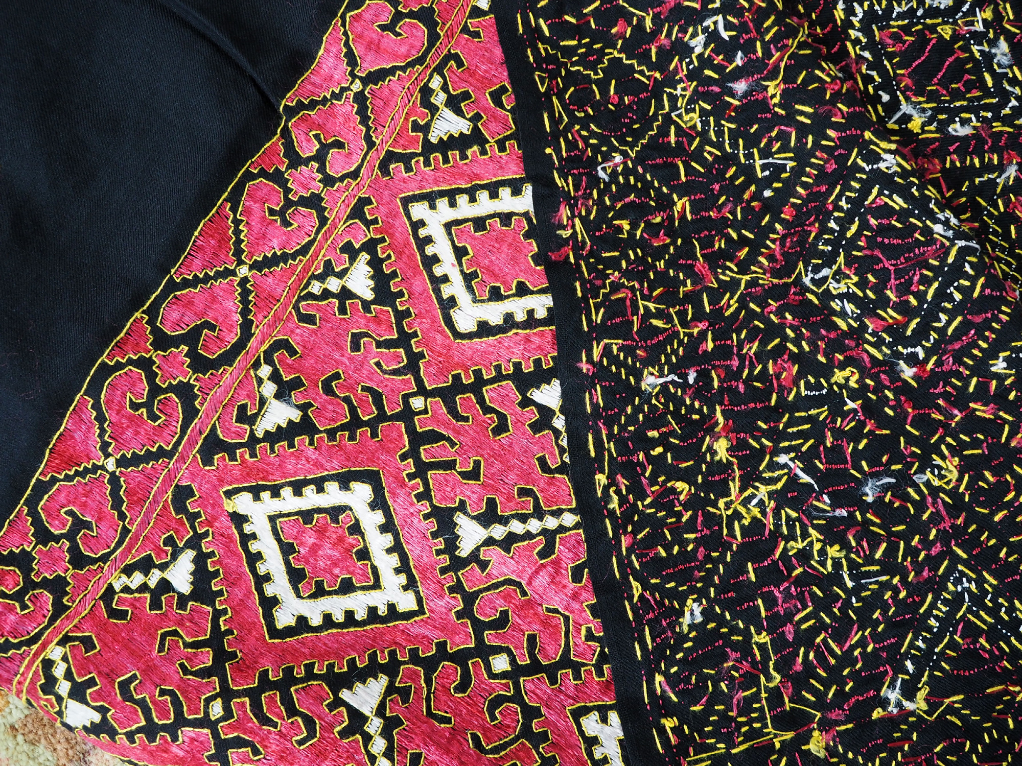 225x105 cm silk embroidered Pulkari  scarf, shawl, muffler Swat Valley 20/A