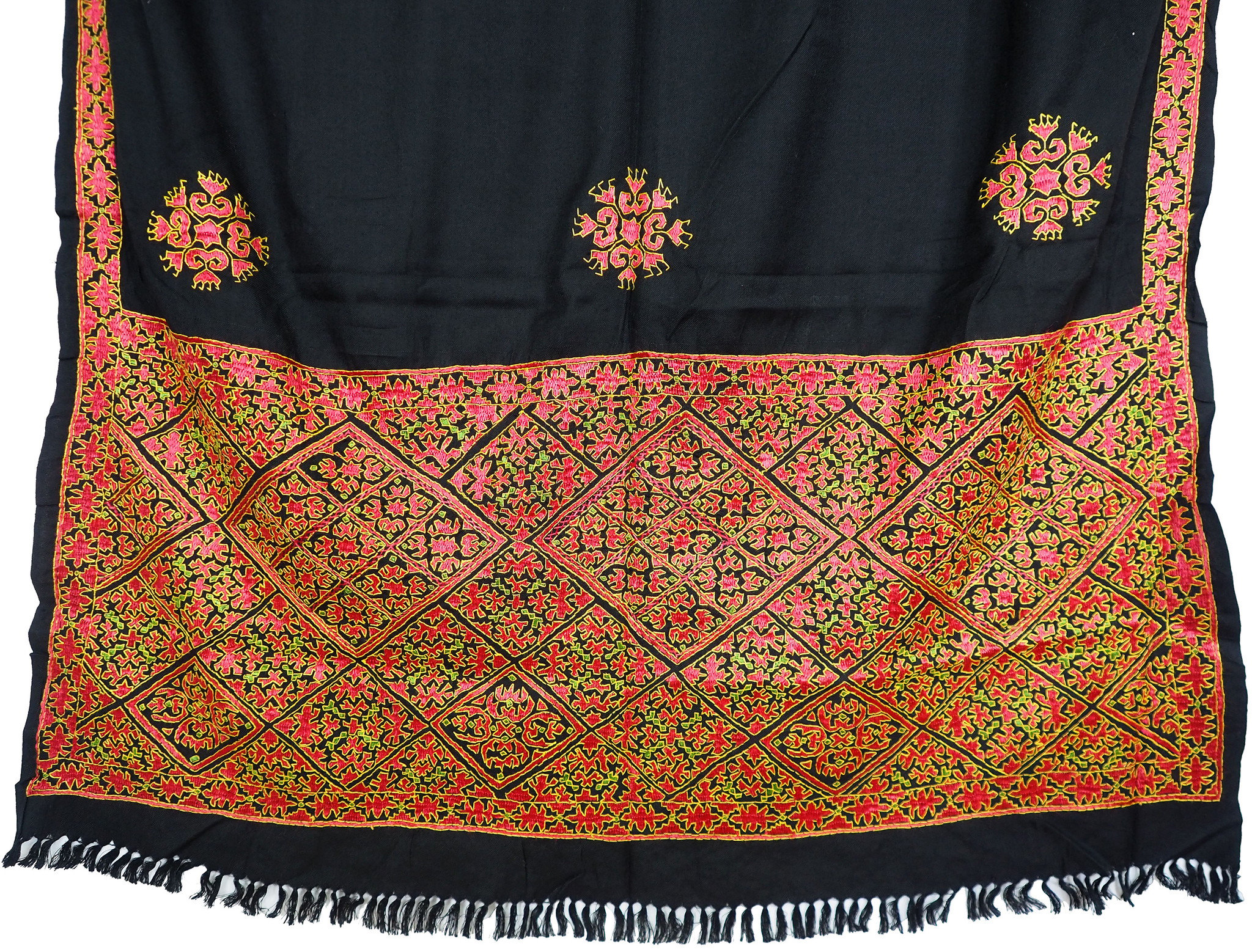 225x105 cm silk embroidered Pulkari  scarf, shawl, muffler Swat Valley 20/B