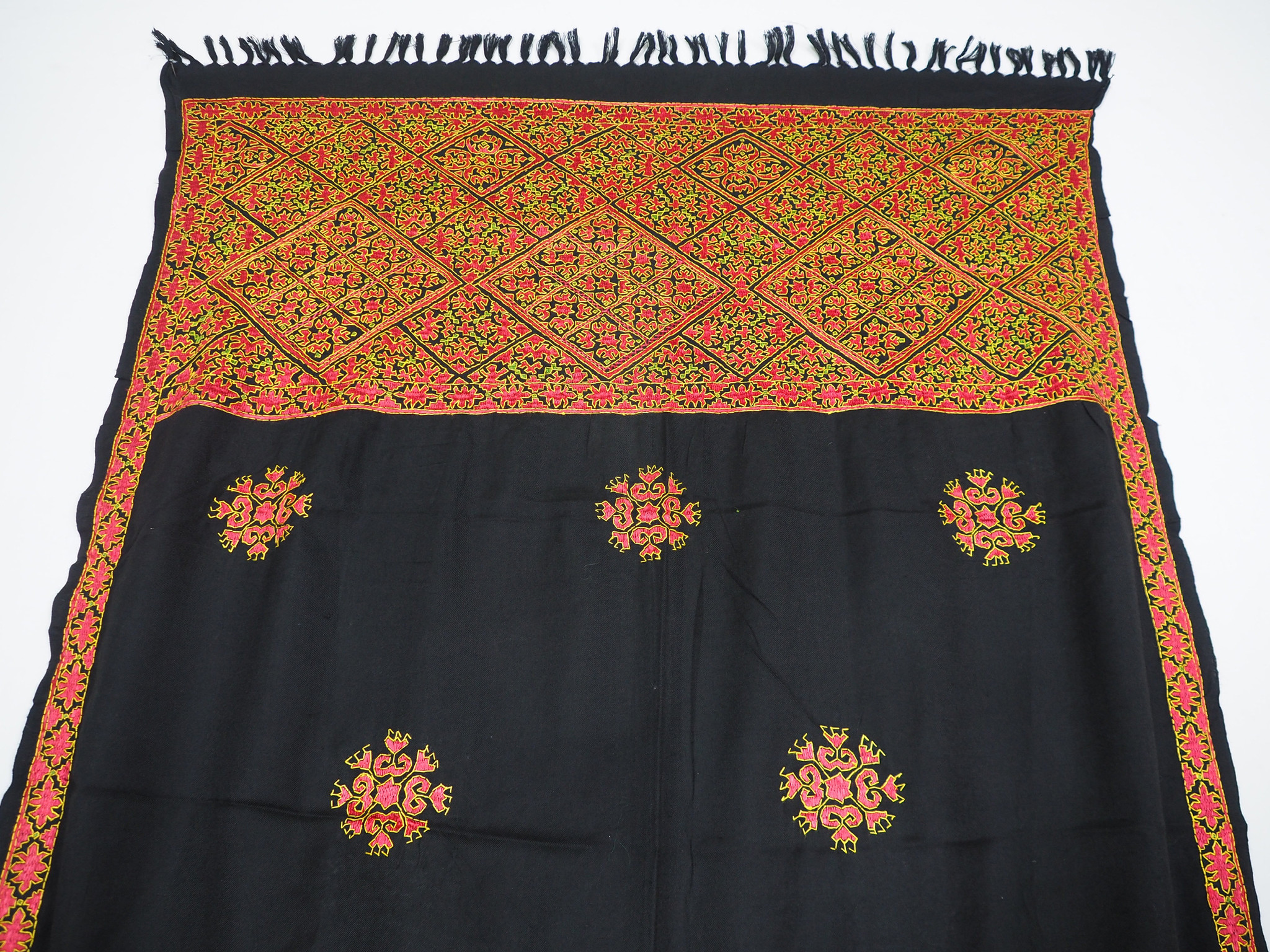 225x105 cm silk embroidered Pulkari  scarf, shawl, muffler Swat Valley 20/B