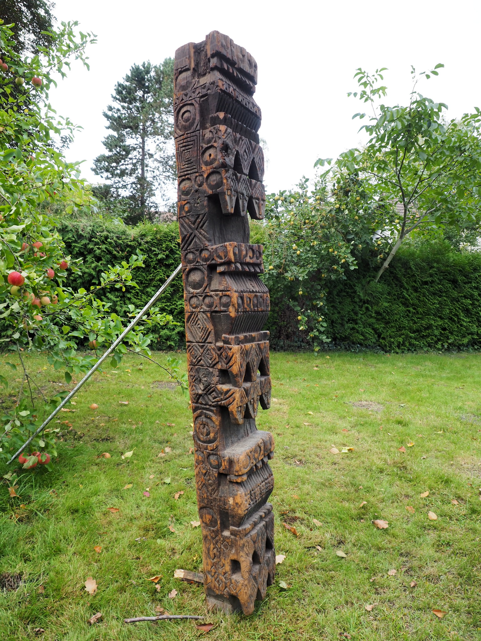 antique orient solid hand-carved wooden Pillar column from Nuristan Afghanistan antike Säule Nuristan Nr-A