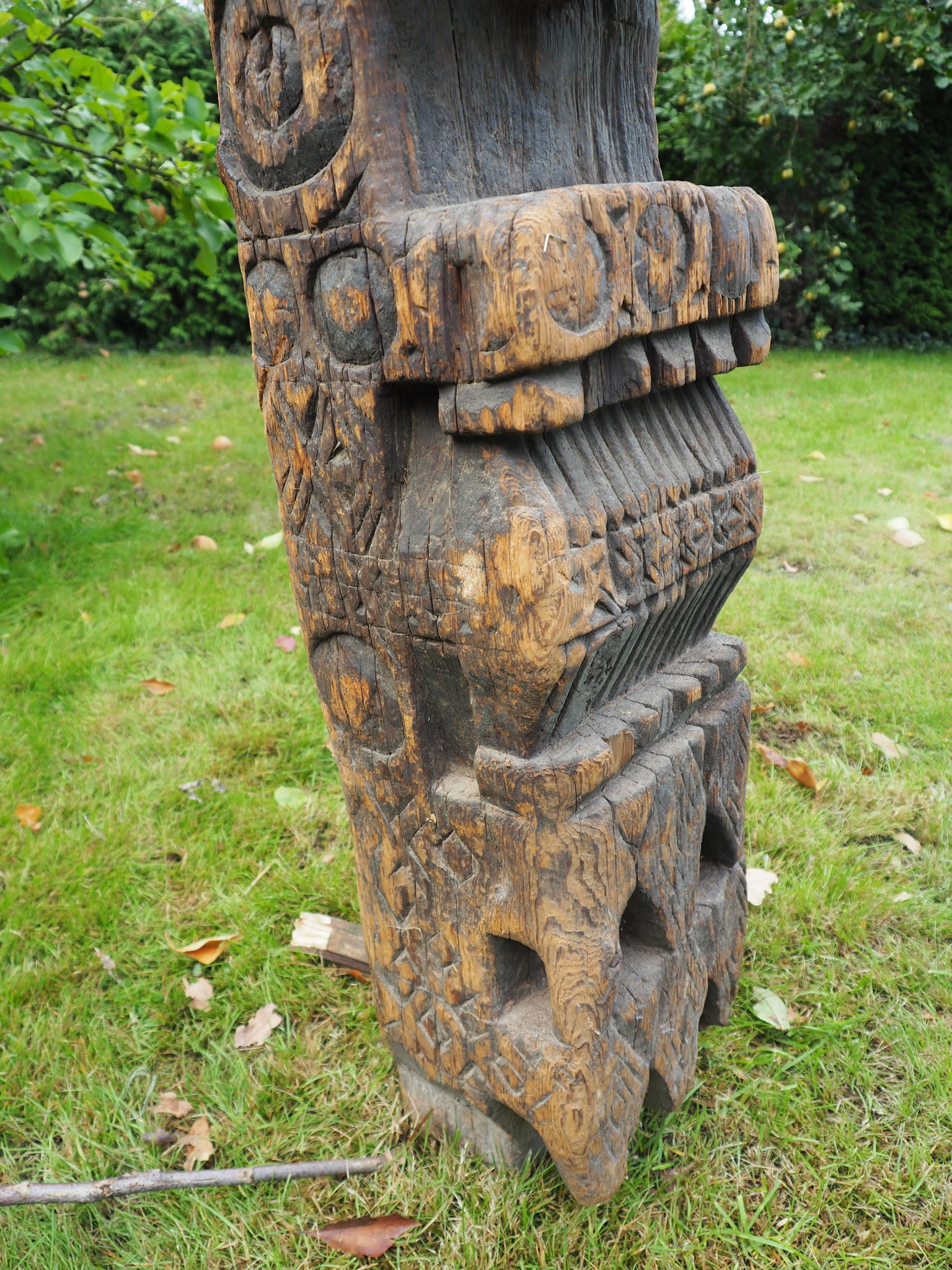 antique orient solid hand-carved wooden Pillar column from Nuristan Afghanistan antike Säule Nuristan Nr-A