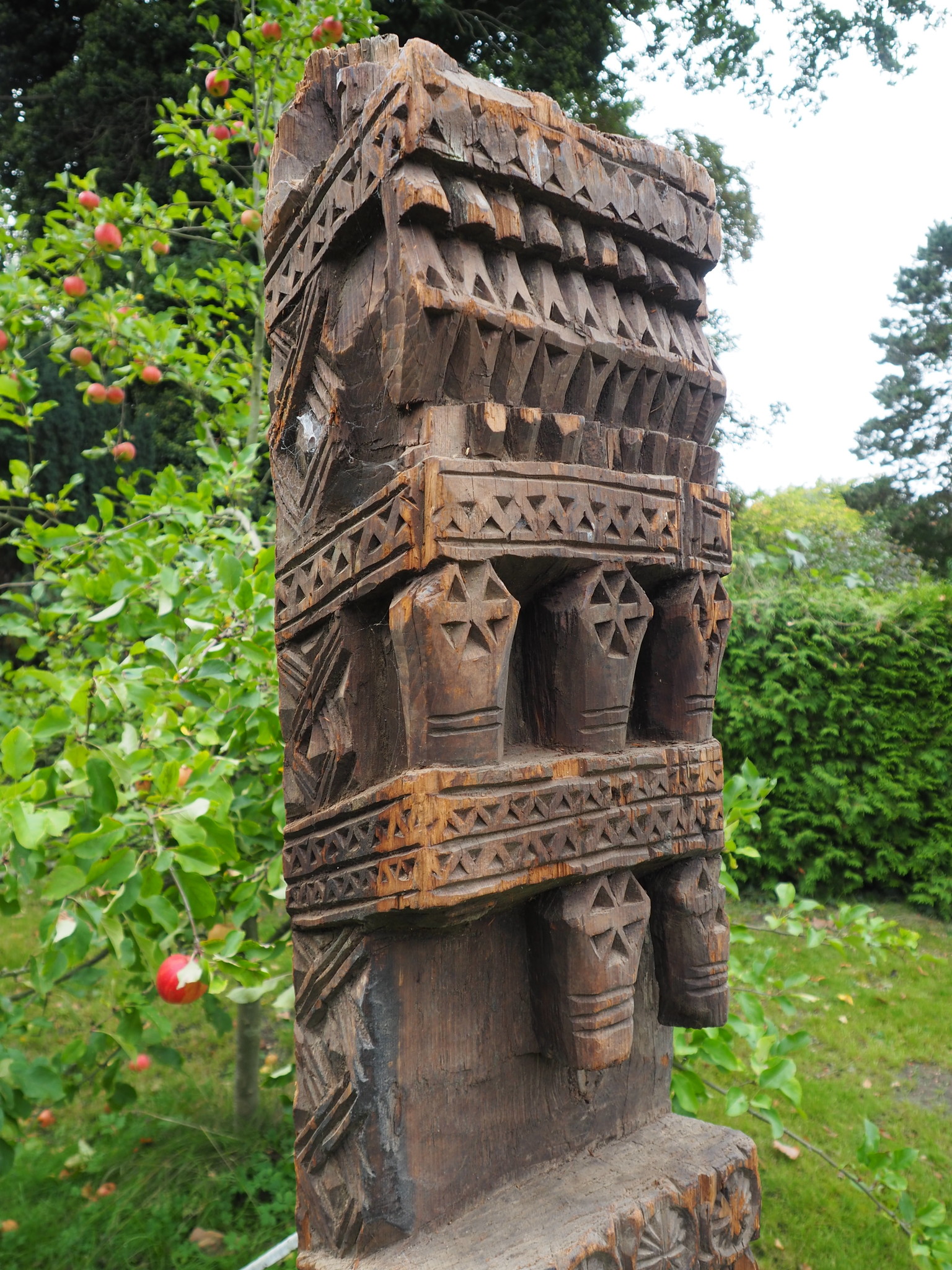 antique orient solid hand-carved wooden Pillar column from Nuristan Afghanistan antike Säule Nuristan Nr-B