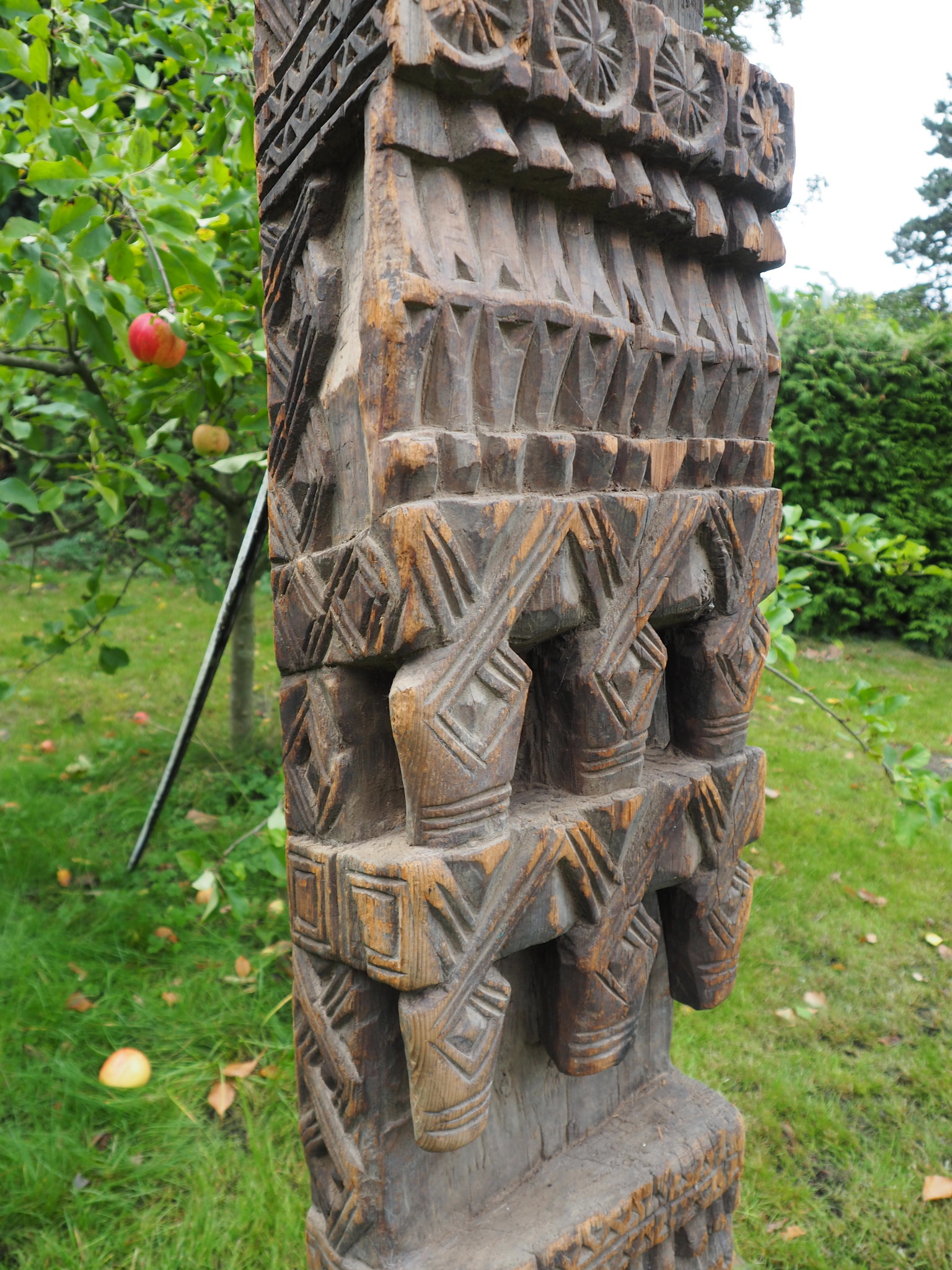 antique orient solid hand-carved wooden Pillar column from Nuristan Afghanistan antike Säule Nuristan Nr-B