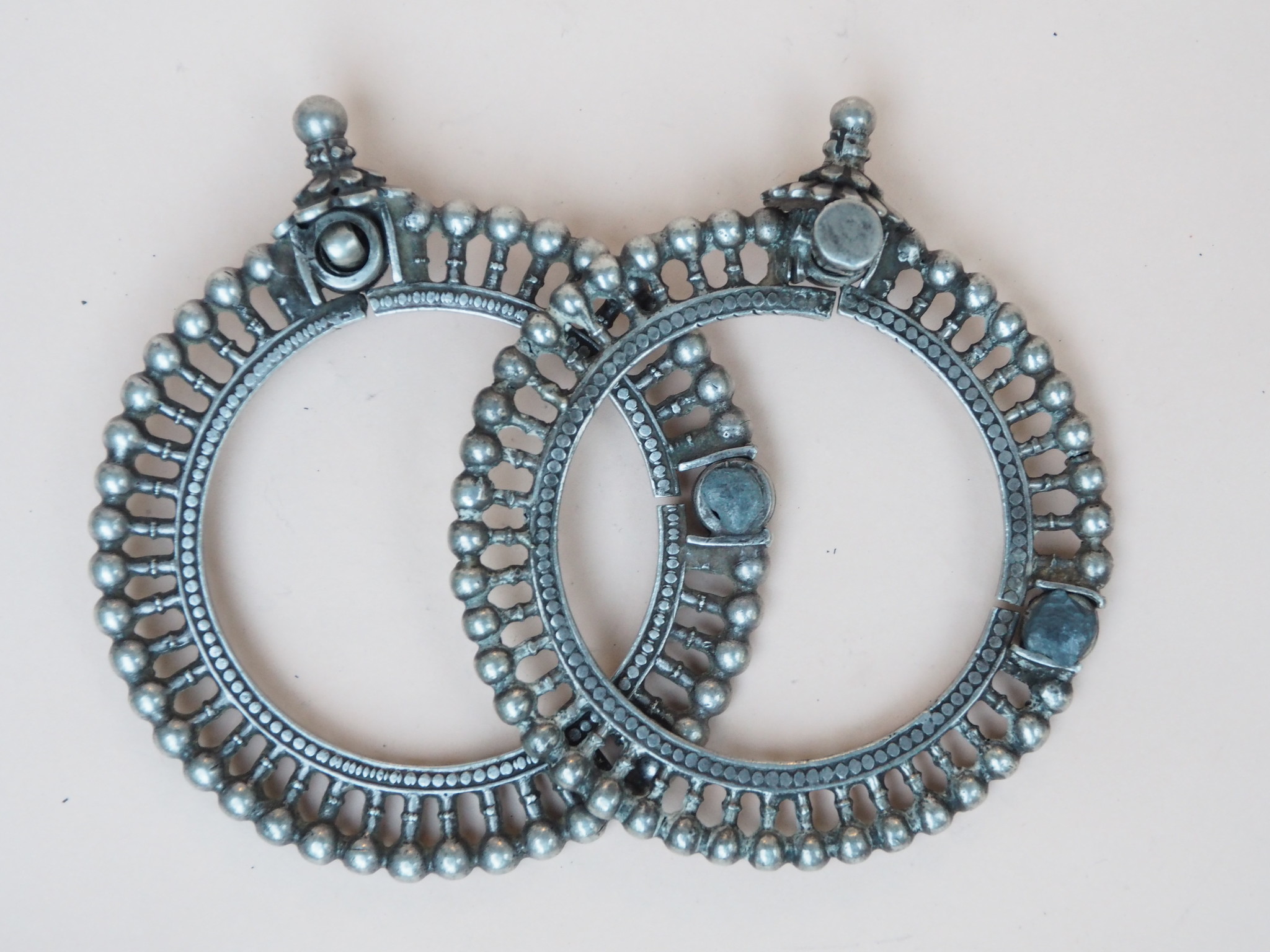Ein Paar außergewöhnliche antike Silber armreifen armbänder aus Sindh, Pakistan oder Gujarat Indien Nr:WL